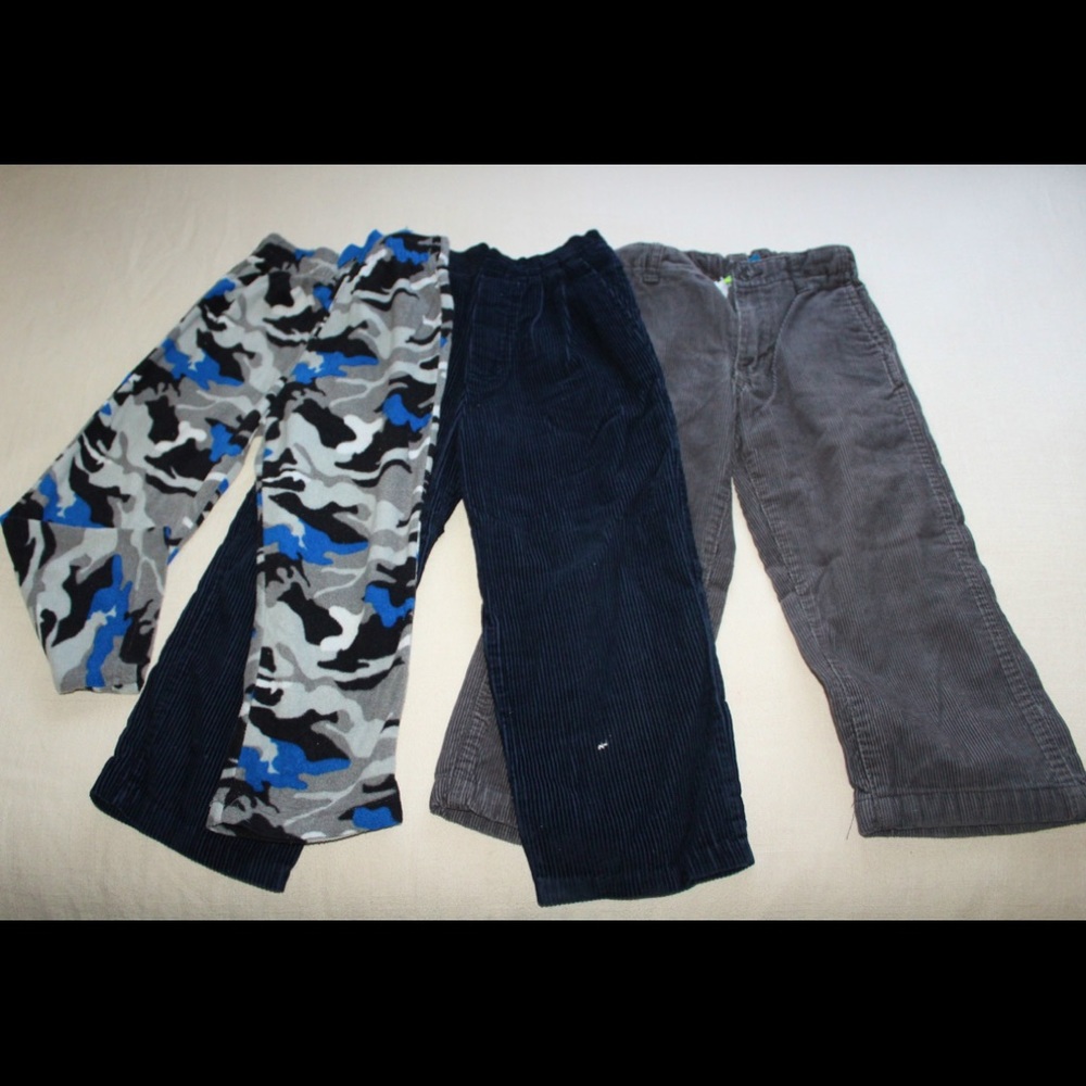 A set of 3 pants for kids